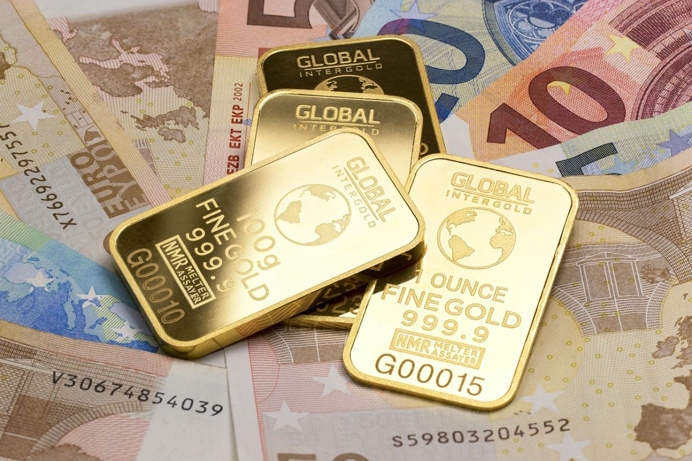 A gleaming 1 Kilo Gold Bar with the Summit Gold Resources logo subtly visible, representing the 1 Kilo Gold Bar Price.