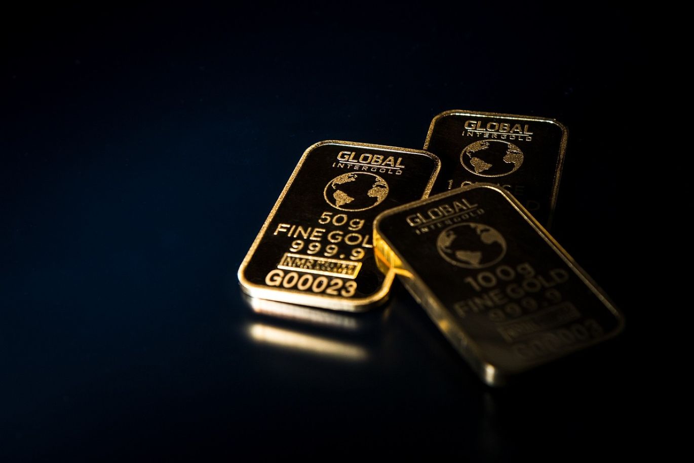 A polished 1 Oz Gold Bar with the Summit Gold Resources logo
