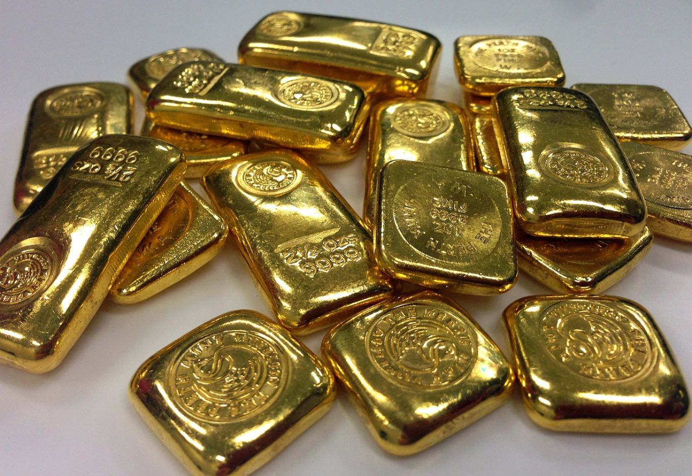 A 400 Oz Gold Bar from Summit Gold Resources, representing a secure investment.