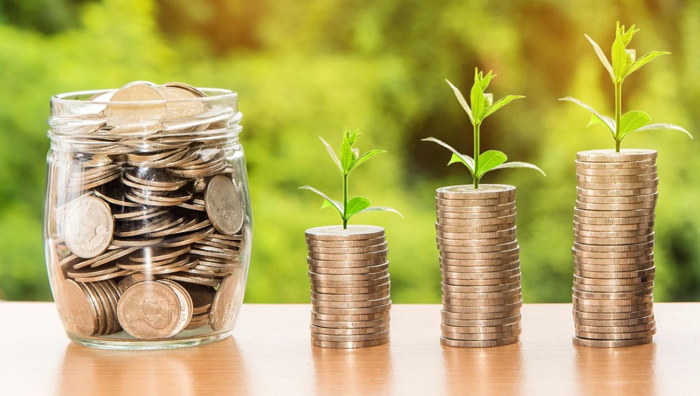 Best Mining Shares To Buy: Hands holding valuable minerals sourced from Kenya by Summit Gold Resources