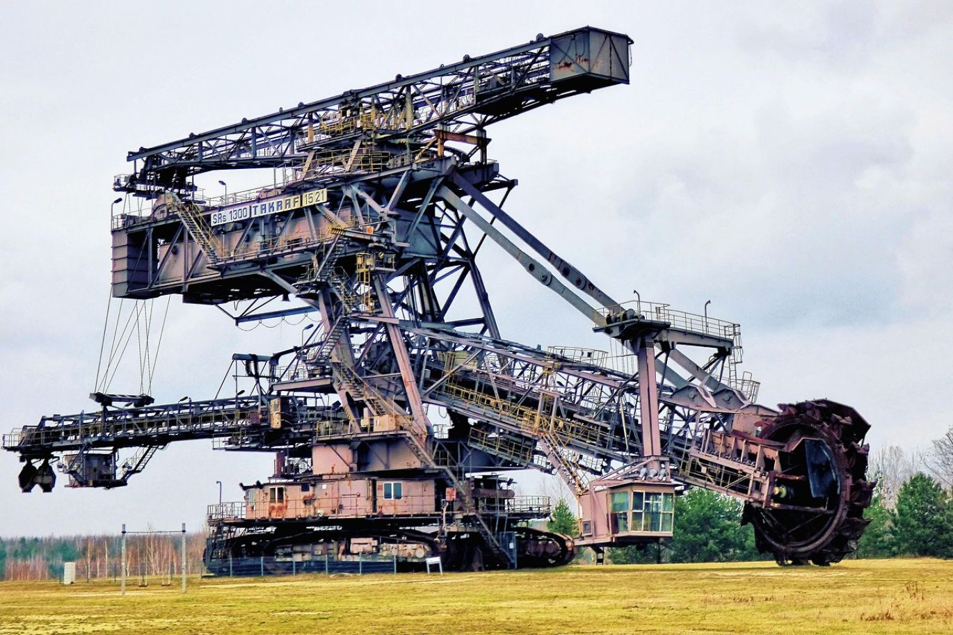 Illustration representing Fortescue Metals Group Shares within the global mining industry, with connections to Kenya's