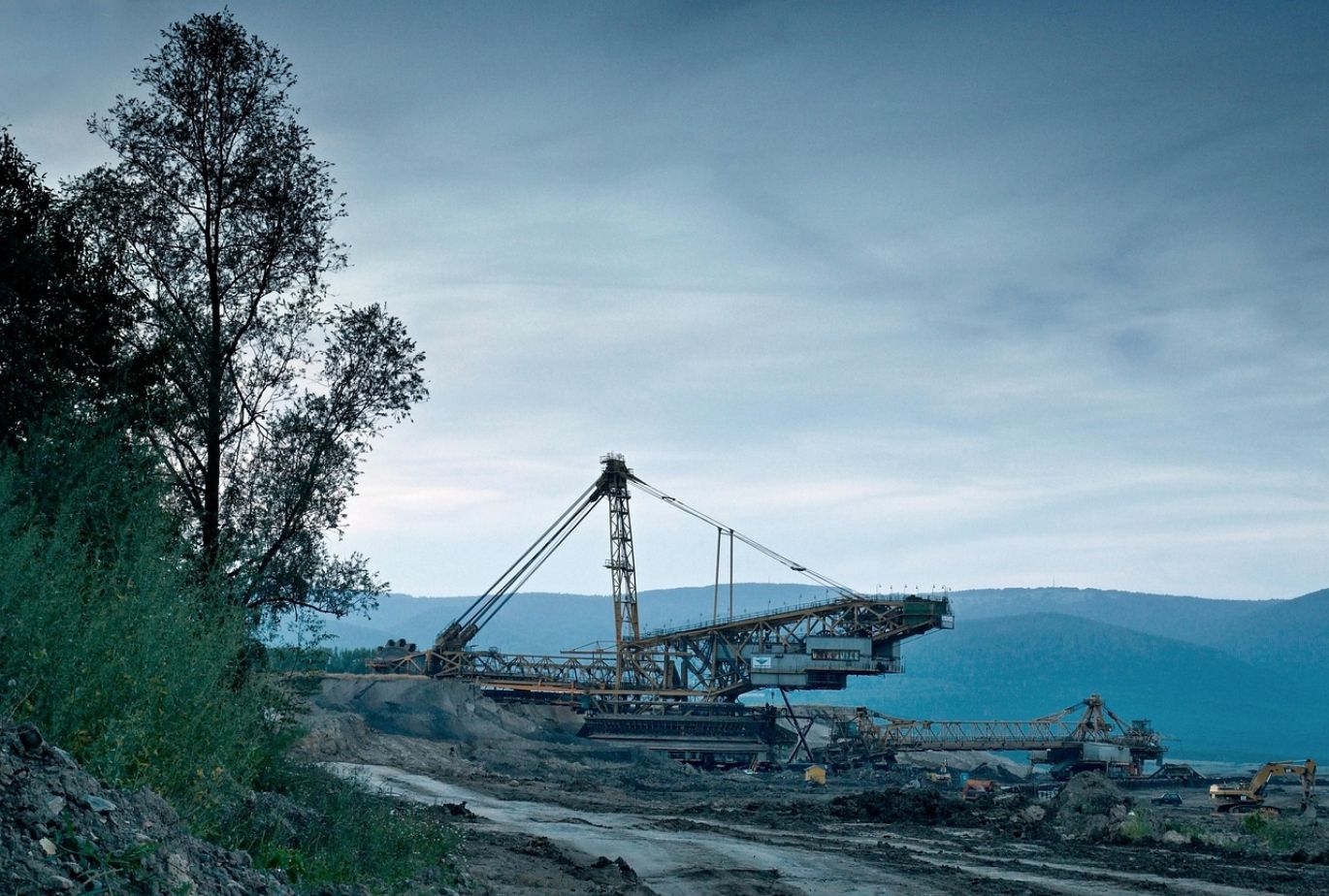Illustration of gold mining operations highlighting Freeport Mcmoran gold production and Summit Gold Resources's role in sourcing.