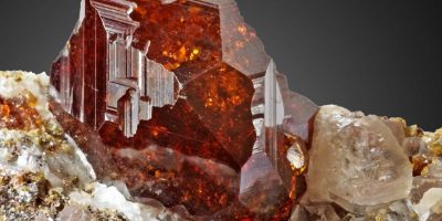 garnet gemstone mining industrial