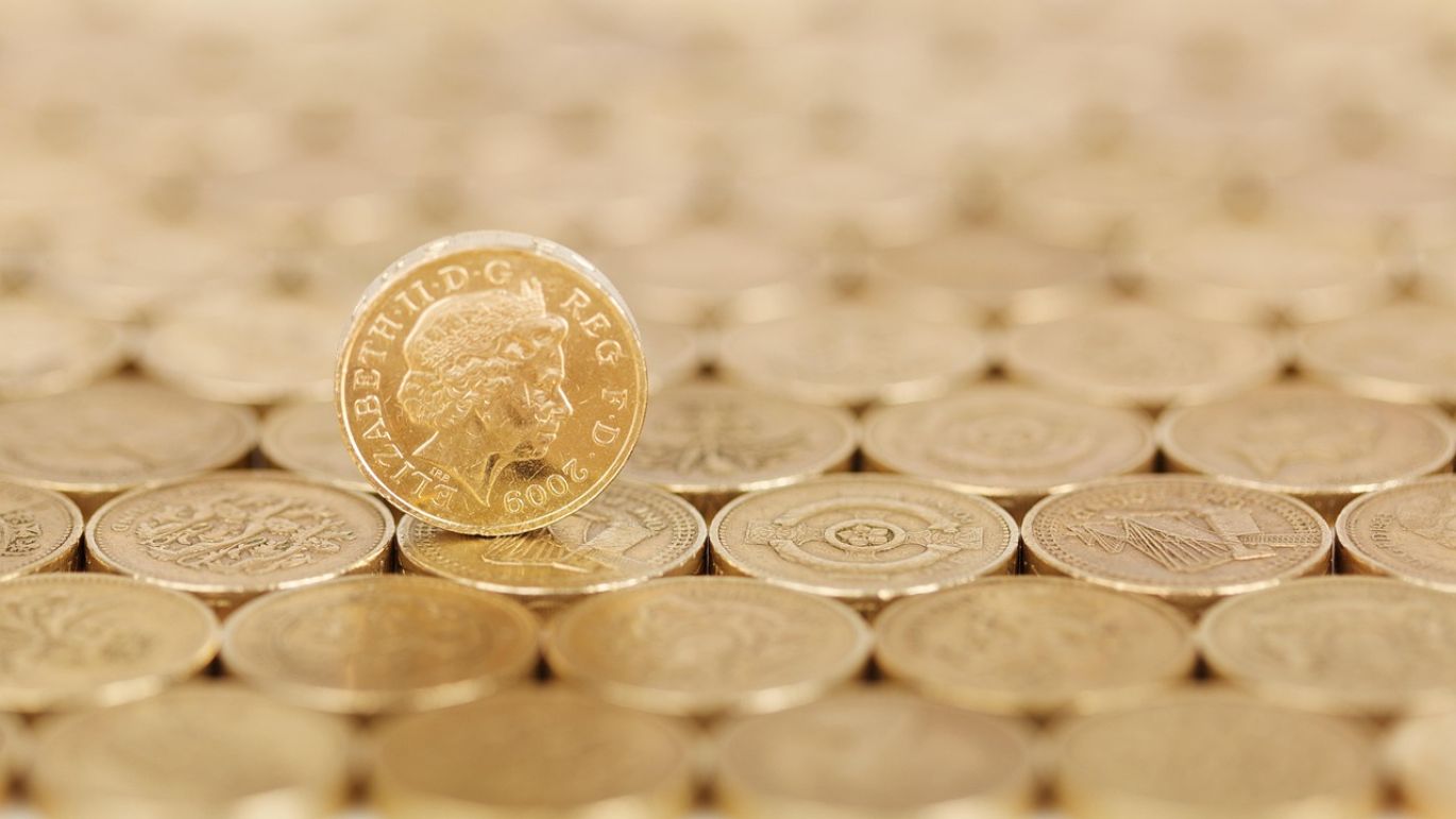 Gold Stocks With Dividends: Illustrating investment in gold and stock market
