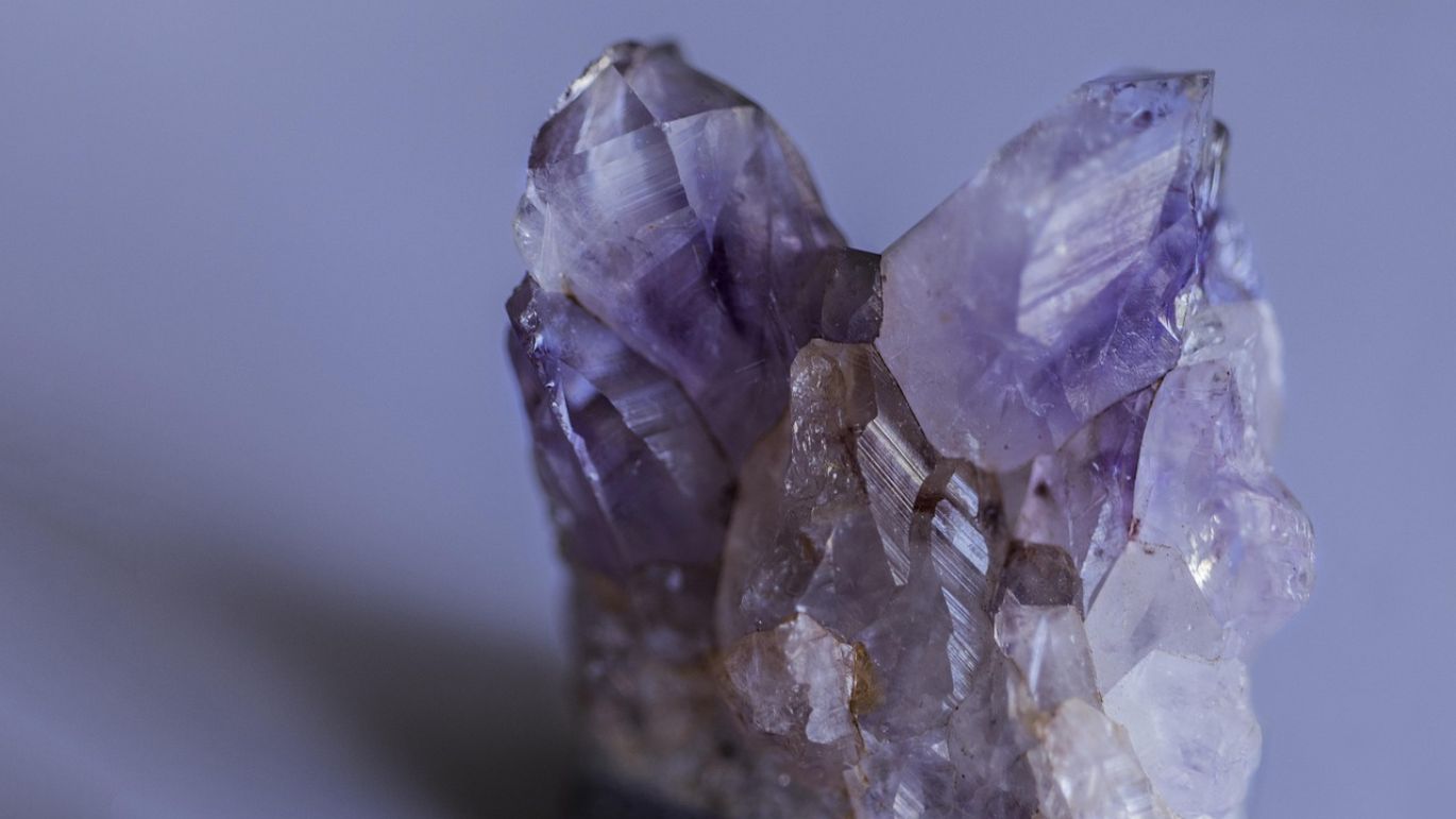 Invest Lithium: Raw lithium mineral deposits ready for extraction