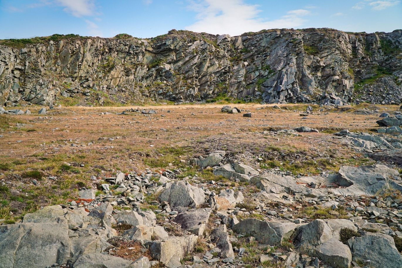 Lead mining operations in Kenya, highlighting ethical sourcing and global supply by Summit Gold Resources