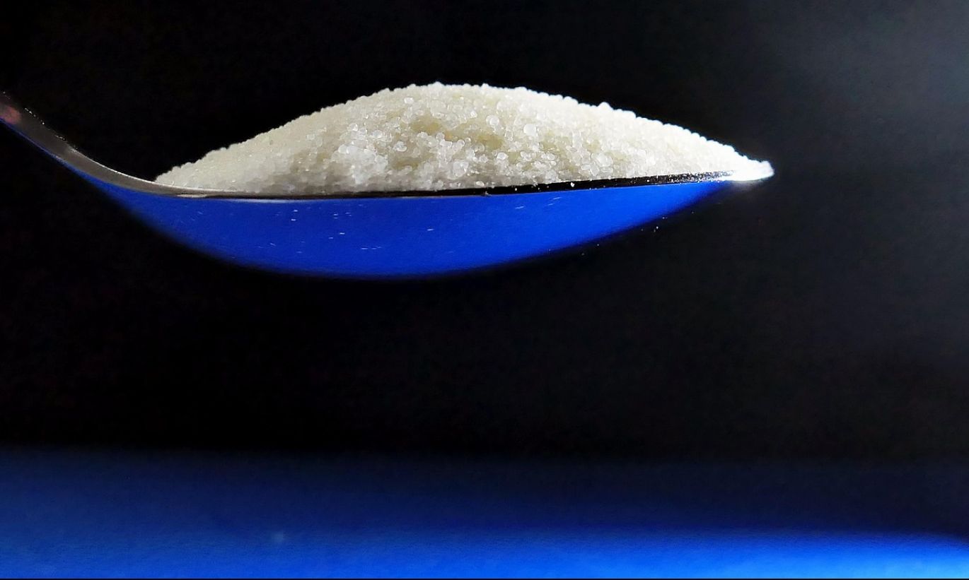 Crystals of Magnesium Chloride Hexahydrate demonstrating its industrial use in various applications.