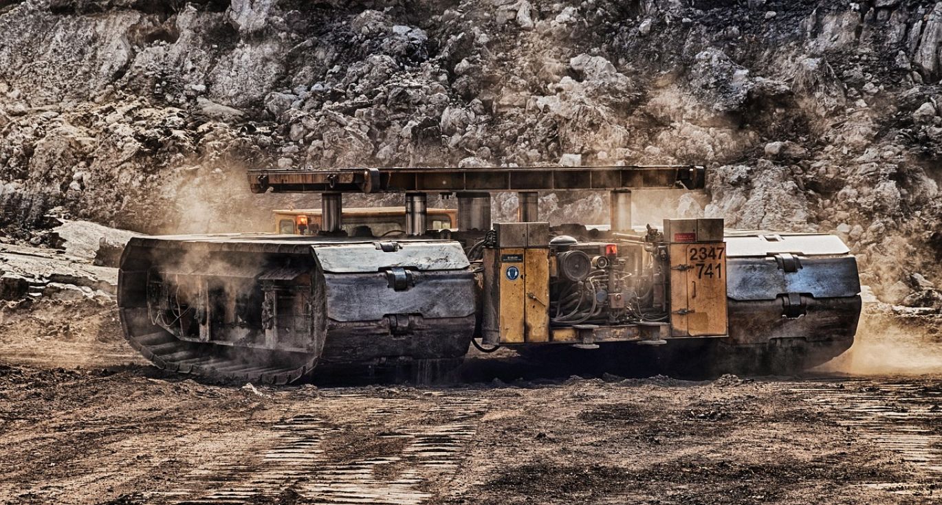 Miner holding raw materials in a mine in Kenya, representing Summit Gold Resources's mining raw materials services.