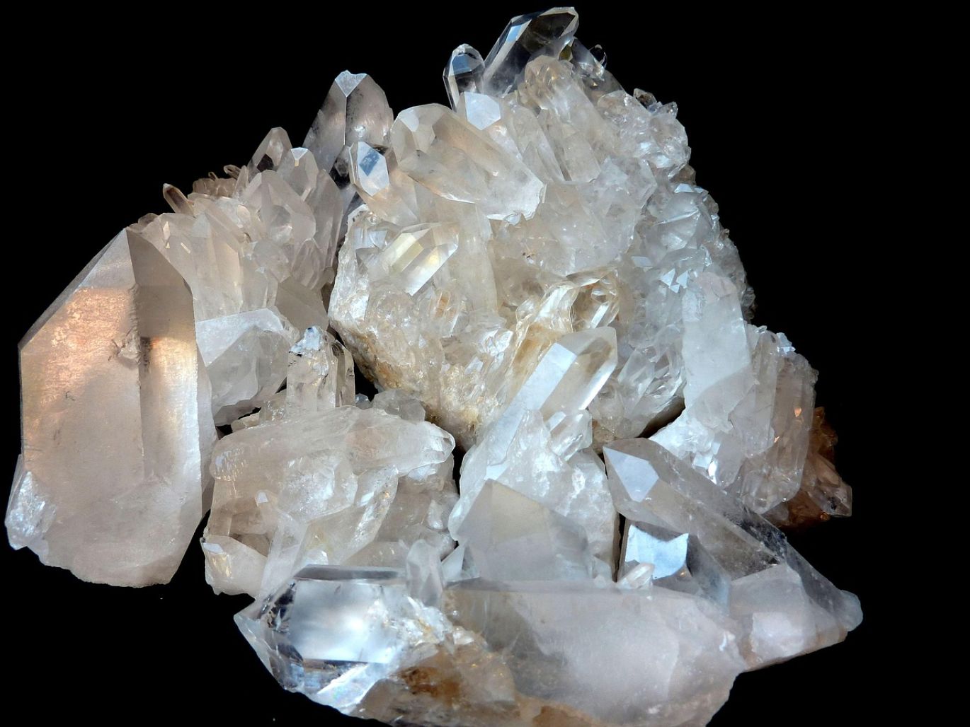 Summit Gold Resources - Precious Mining operations in Kenya showcasing gold and gemstones