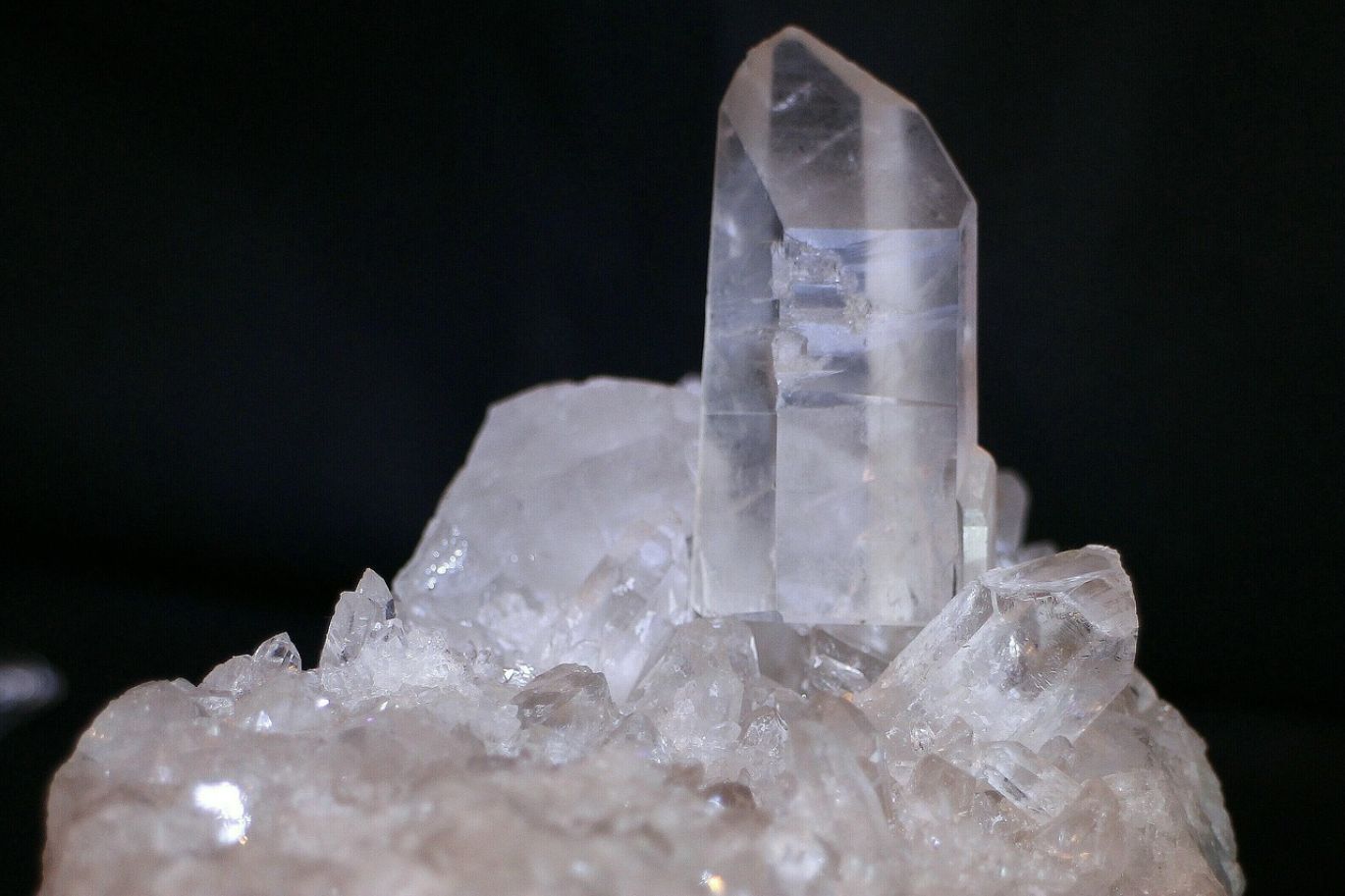 Quartz mining operations in Kenya, highlighting Summit Gold Resources's role as a leading supplier.