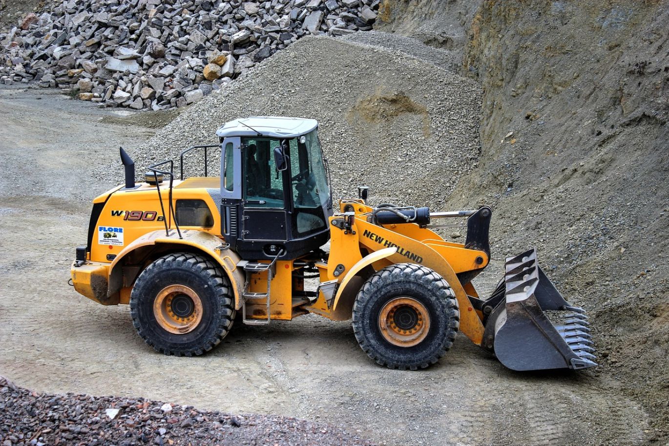 High-quality silica sand being extracted and processed for the global market, offered by Summit Gold Resources.