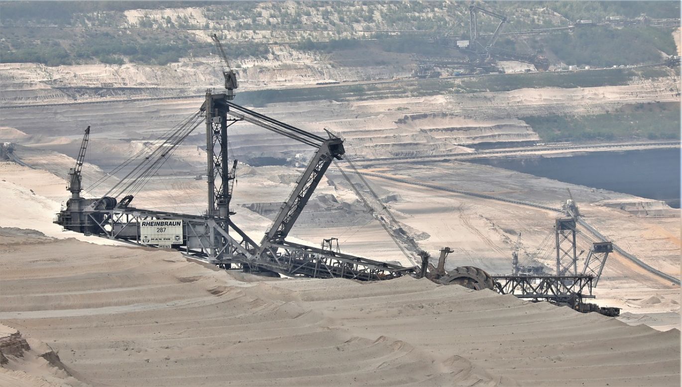 Silica Supplier providing high-quality silica sand in Kenya for industrial use.